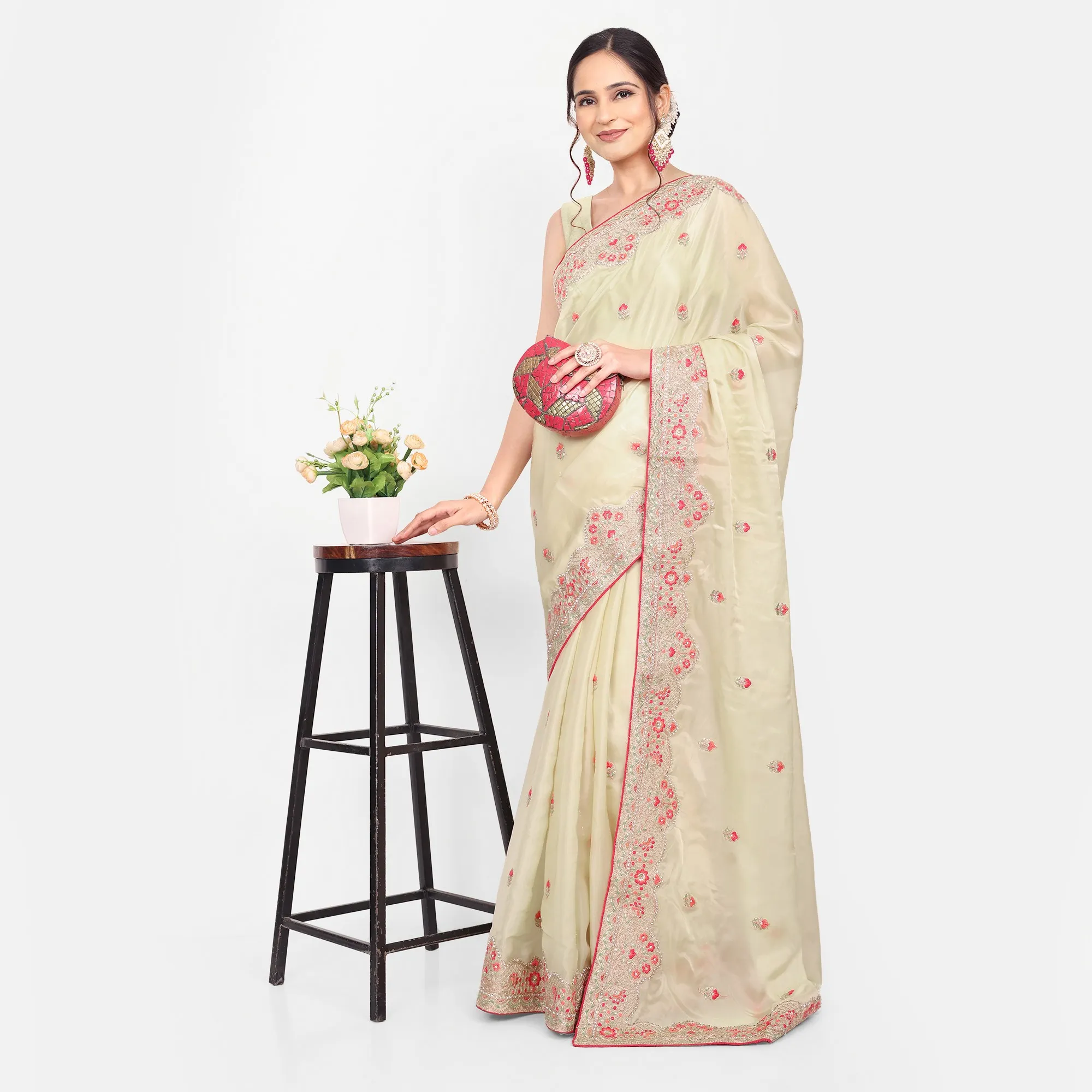 sareewithout blouse 22