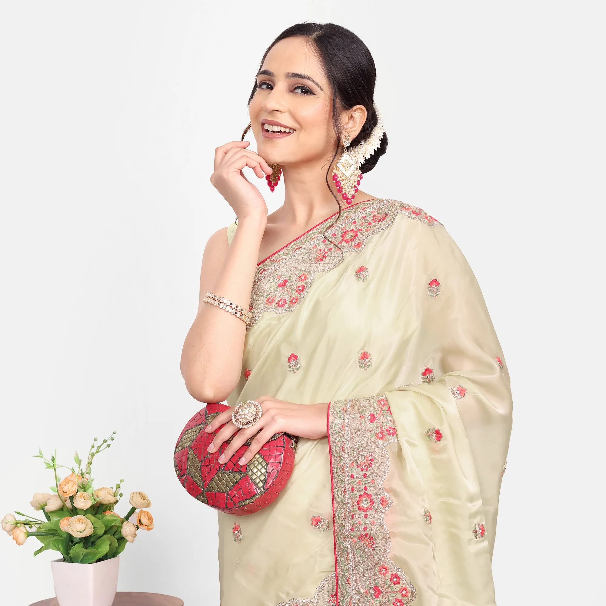 sareewithout blouse 23