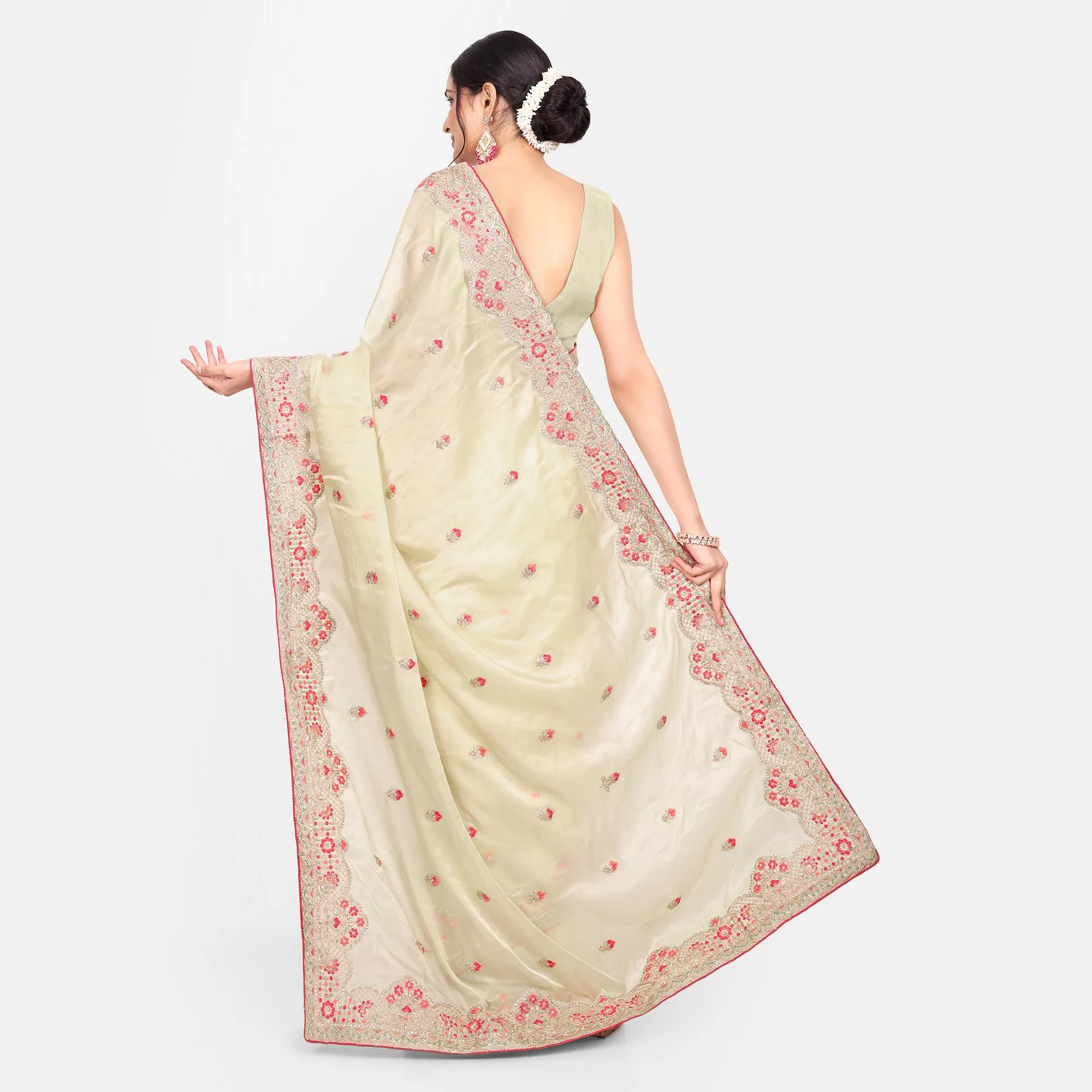sareewithout blouse 24