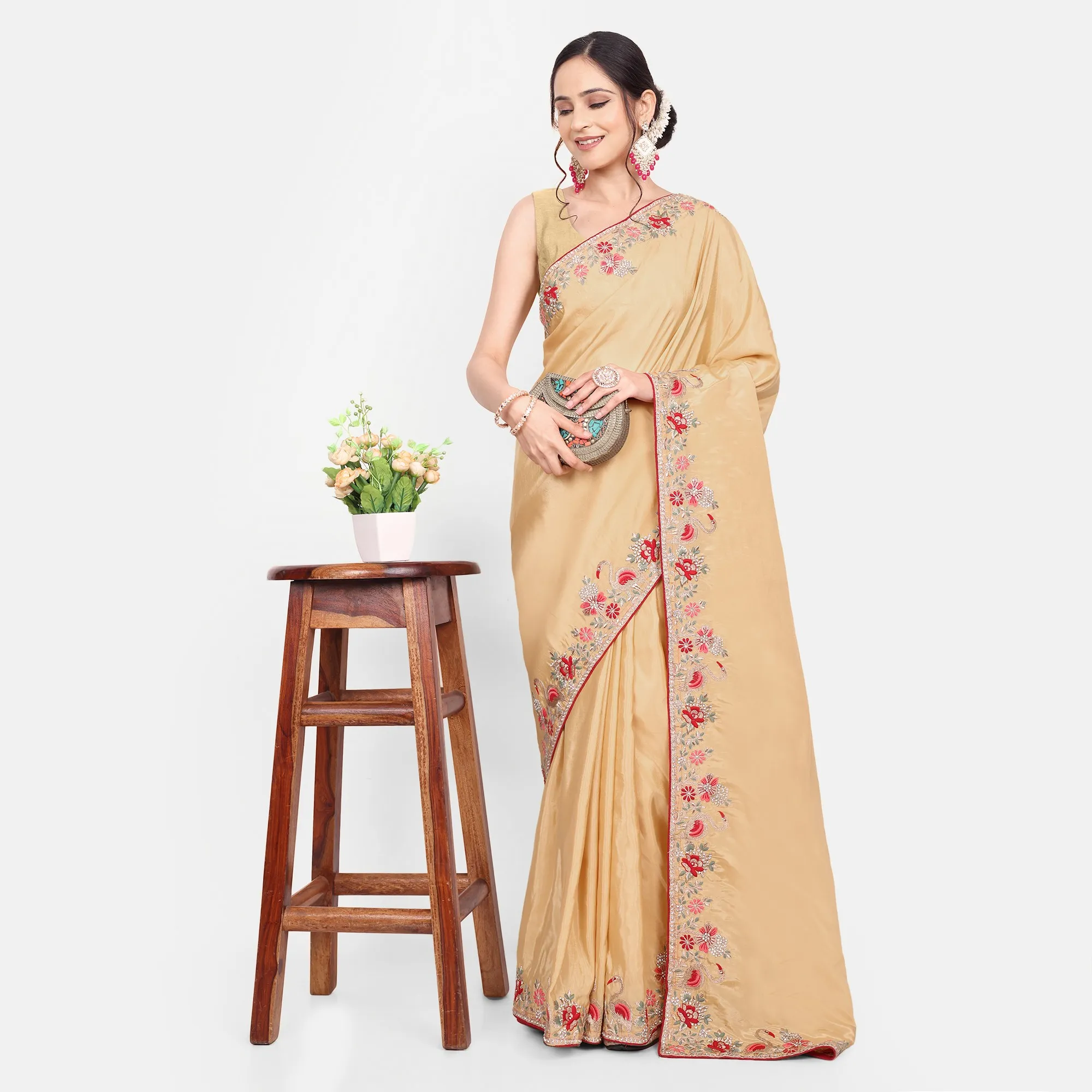 sareewithout blouse 28