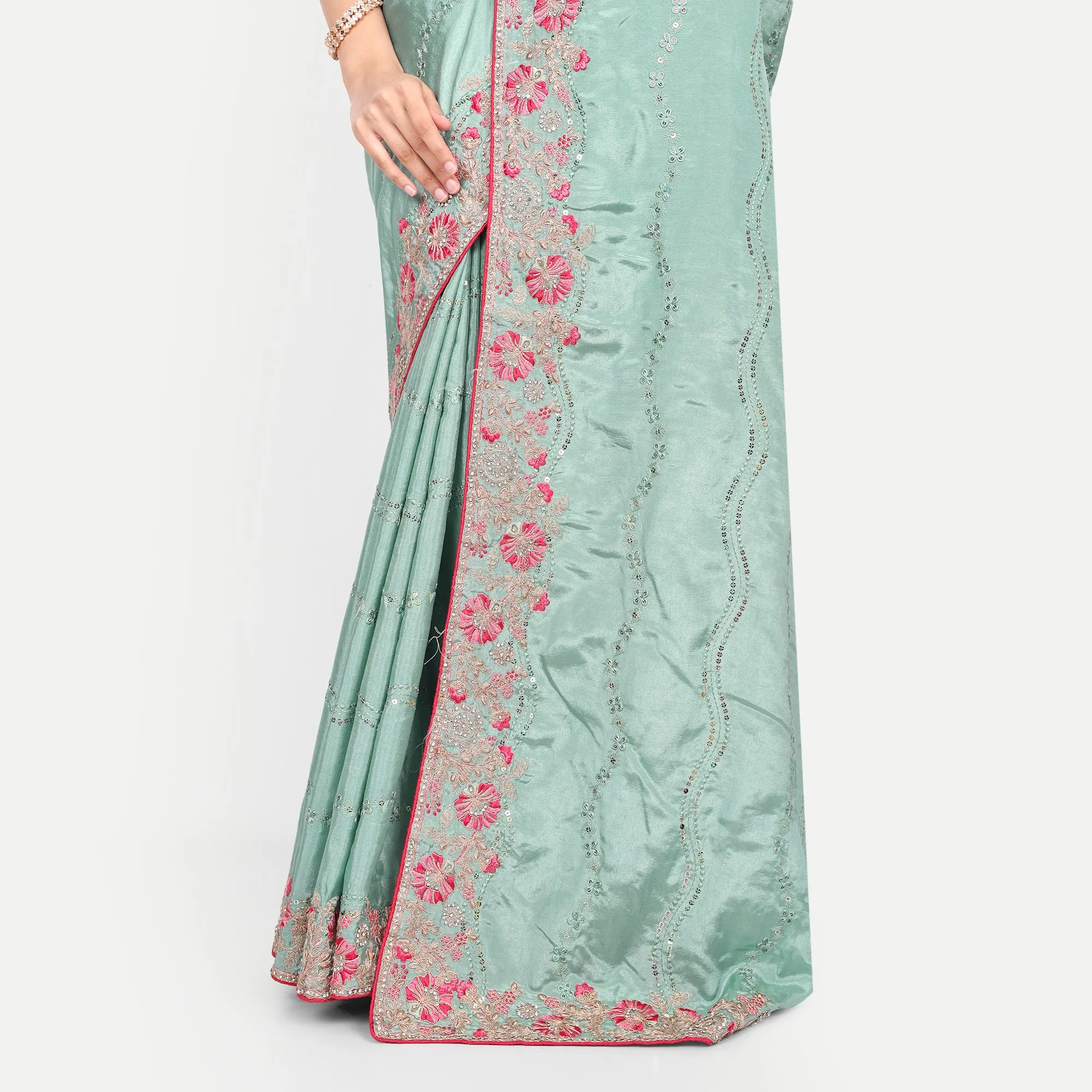 sareewithout blouse 33
