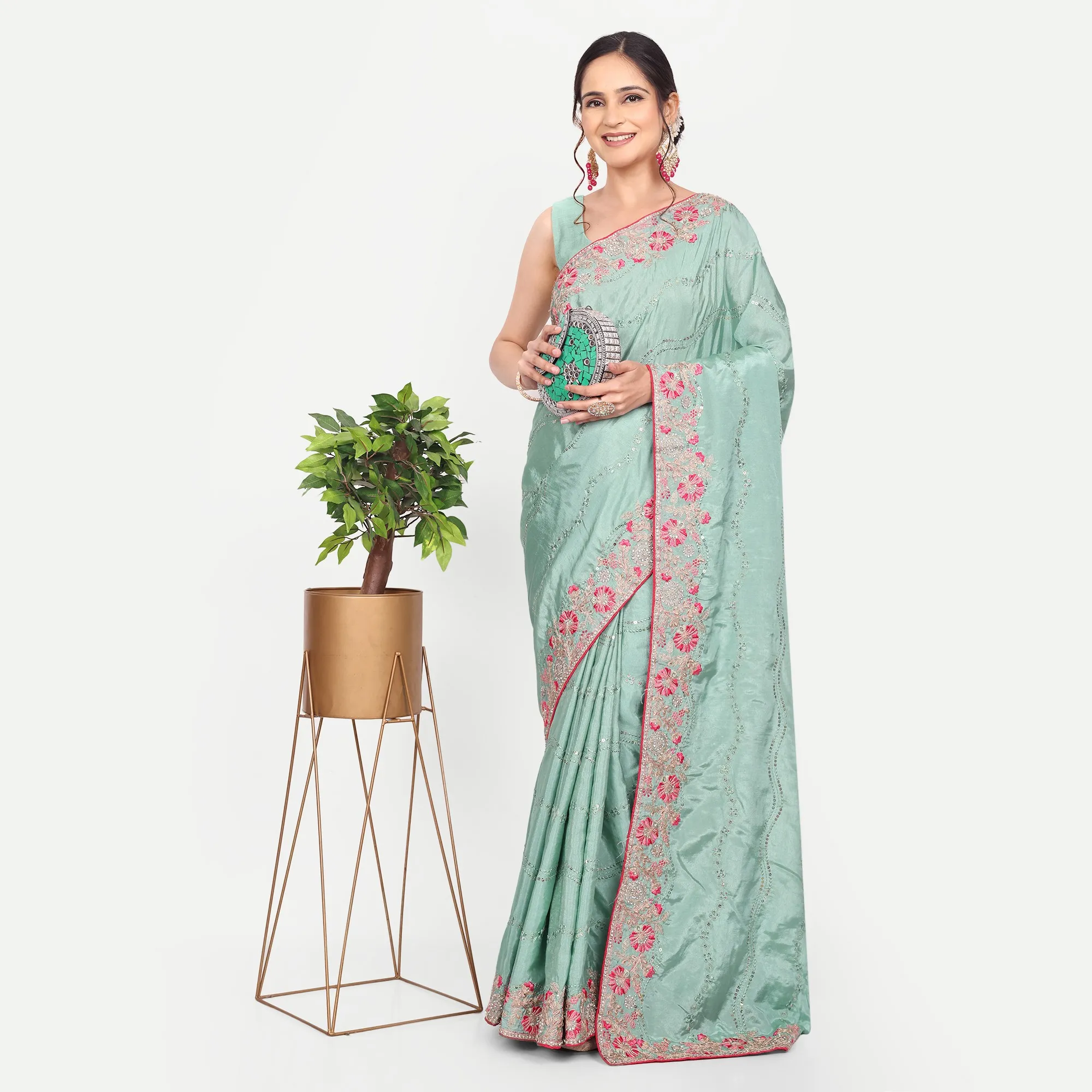 sareewithout blouse 34